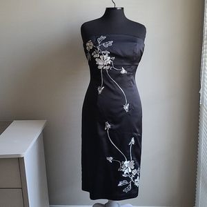 black strapless evening dress w/flower embroidery